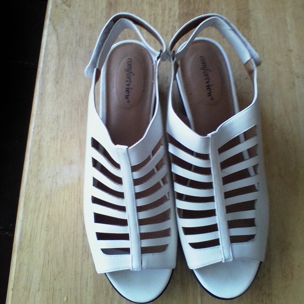 Dress sandal